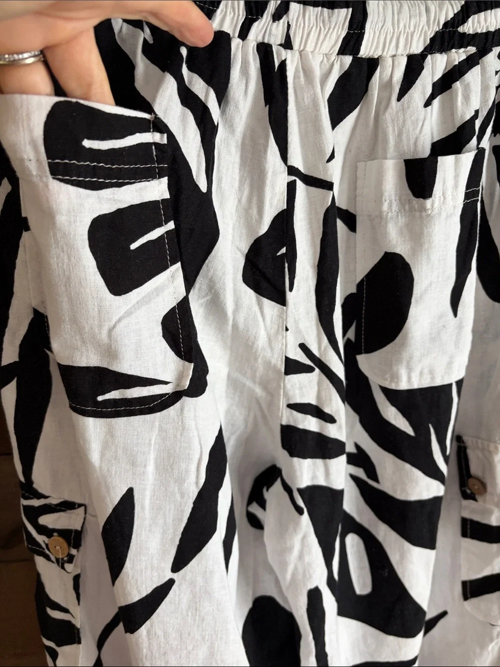 Christian Siriano Black & White Tropical Print Elastic Waist Pants - Picture 7 of 7